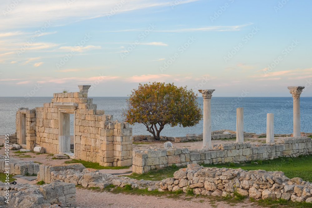 Obraz premium Ancient columns, ruins of Chersonese Tauride, Sevastopol, Crimea, Russia