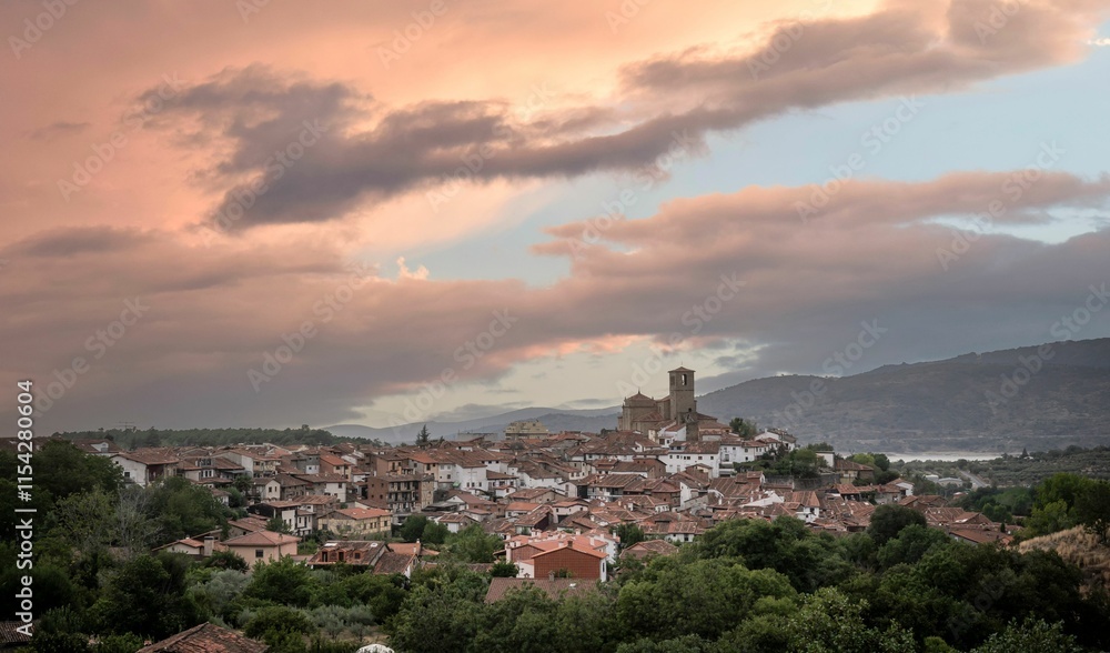 Naklejka premium Panoramic view of the village of Hervas in Caceres at sunset. Spain