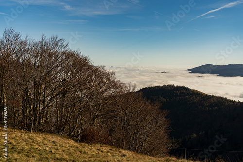 Au dessus des nuages d'automne en Drument à Bussang  photo