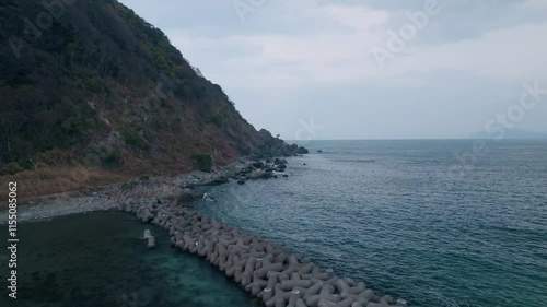 冬の日本海の岩山　海岸の風景　海をドローンで撮影　福井県美浜町　その6