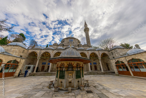 Obraz na płótnie Sokollu Mehmed Pasha Mosque is a 16th C Ottoman mosque, designed by the architect Mimar Sinan and noted for the fine quality of the Iznik tiles on the walls w salonie