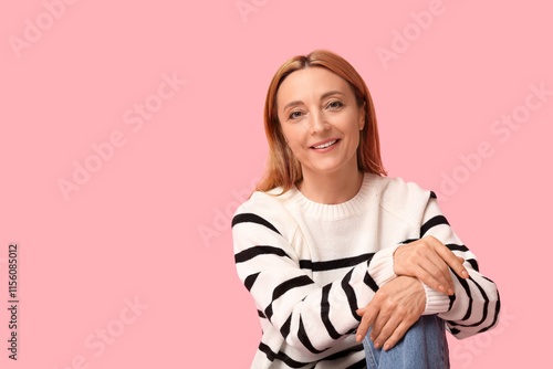 Beautiful mature woman in s...