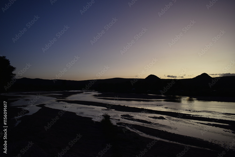 Obraz premium Atardecer en el Rio de los Sauces