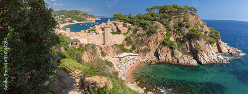 Foto Picturesque view of coastal village and bay in Tossa de Mar with stone houses, C