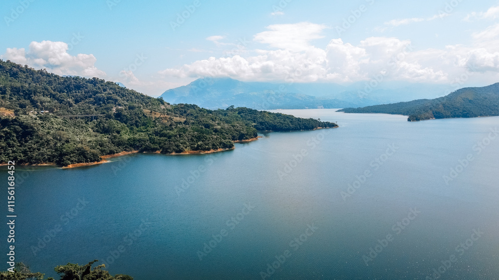 Fototapeta premium Embalse de Topocoro, Represa de Topocoro, Santander, Barrancabermeja, Bucaramanga, Colombia, Lake, Hidrosogamoso