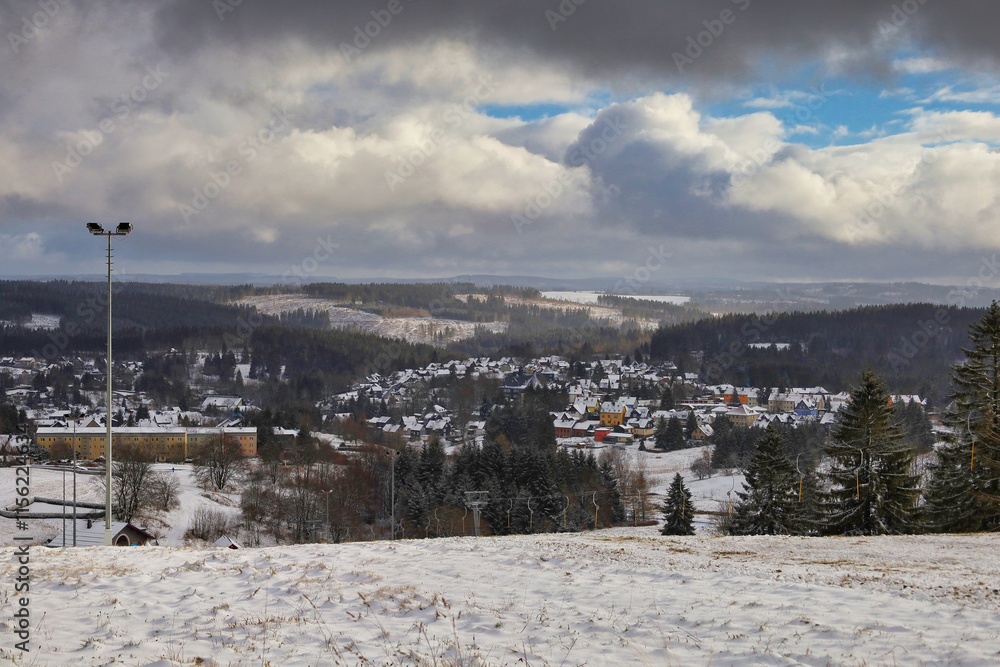 Obraz premium Skigebiet Winterwelt, Ski fahren in Schmiedefeld am Rennsteig, Stadt Suhl, Thüringen, Deutschland