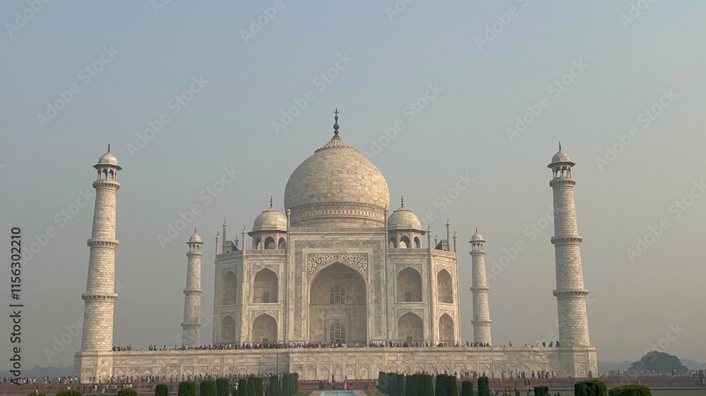 Obraz premium the taj mahal in agra india