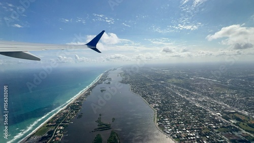 Φωτογραφία Airplane flying over boca raton
