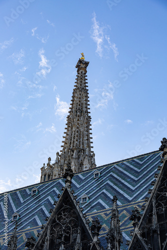 Obraz na płótnie Details from exterior of St. Stephen's Cathedral in Vienna w salonie