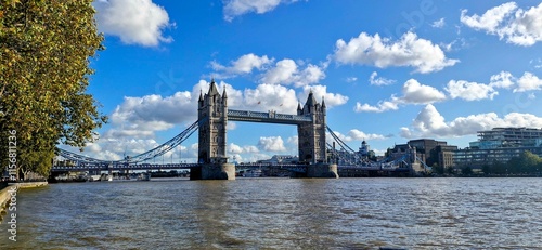 Canvastavla bridge over the river thames