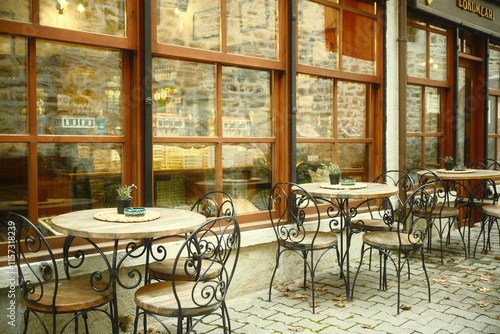 Obraz na plátně Safranbolu, Karabük, Türkiye - November 28, 2024: an outdoor vintage café exteri