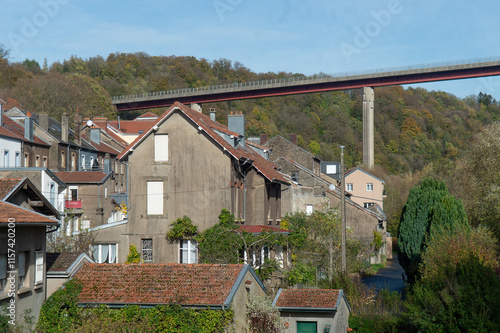 le viaduc de la vallée de la Chiers près de Longwy en Meurthe et Moselle permet de relier plus rapidement la France avec la Belgique et le Luxembourg pour les frontaliers photo