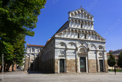 Obraz na płótnie An old cathedral in Pisa w salonie