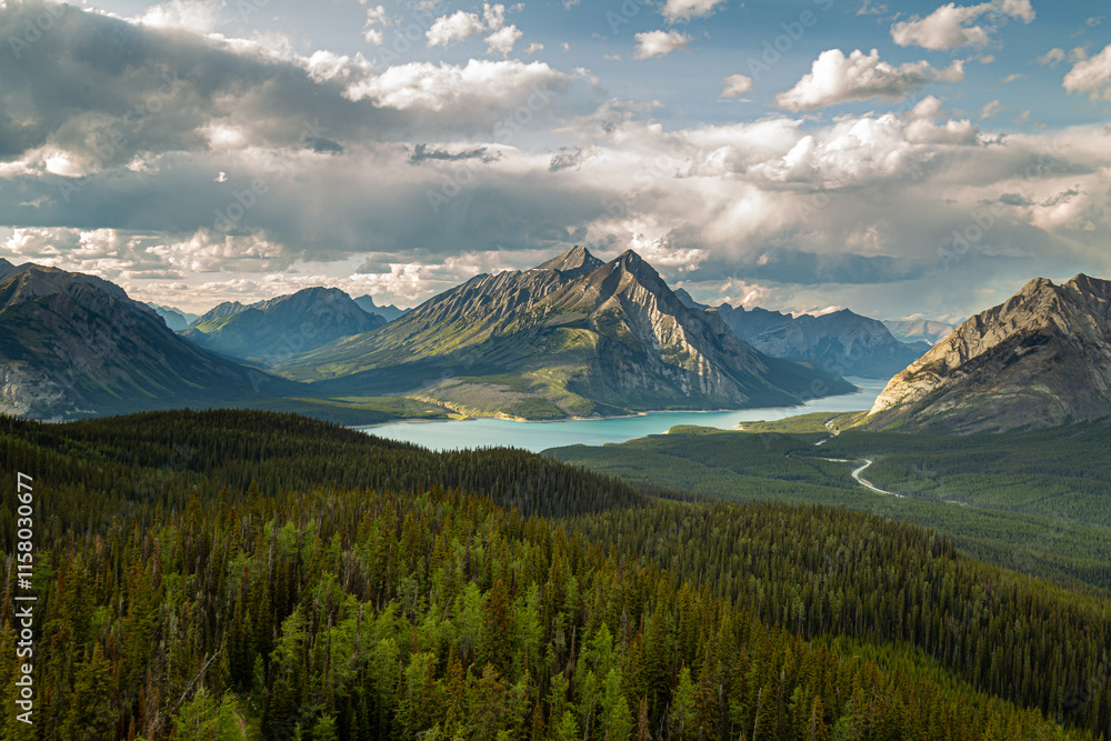 Fototapeta premium Alpine views in the Canadian Rockies 