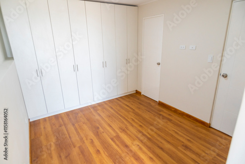 Wallpaper Mural habitacion de departamento flat con closet de melamina color blanco y paredes tapizadas Torontodigital.ca