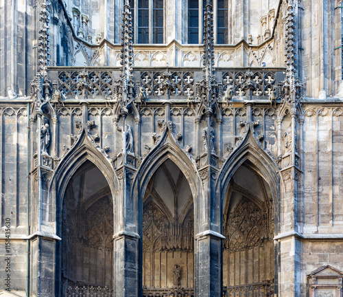 Obraz na płótnie Details from exterior of St. Stephen's Cathedral in Vienna w salonie