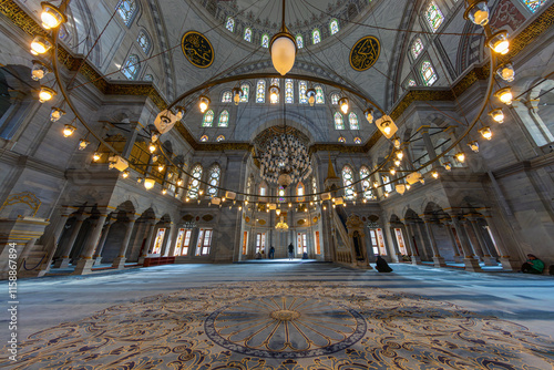 Obraz na płótnie A beautiful view of the Nuruosmaniye Camii, the mosque near the Grand Bazaar in Istanbul, Turkey w salonie