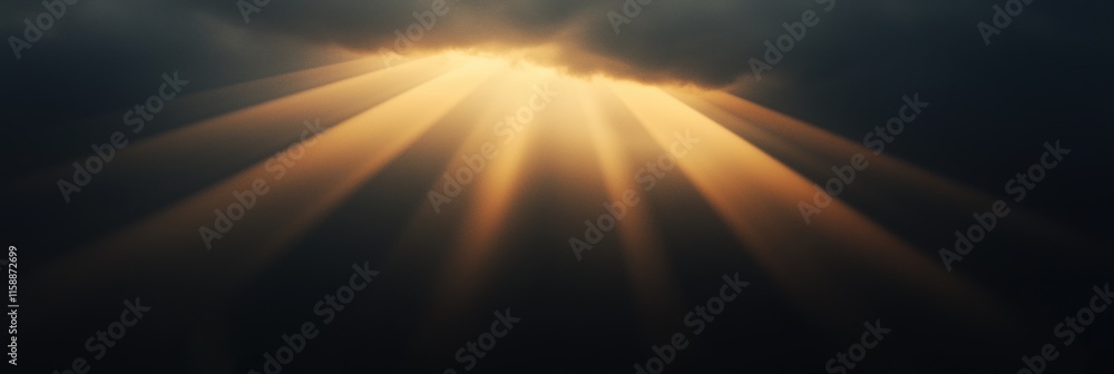 Obraz premium The sun is shining through the clouds, creating a beautiful and serene scene