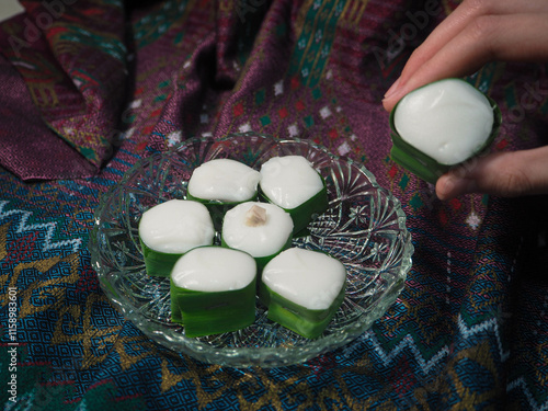 Thai Coconut Jelly in Leaf Cups Tako 2