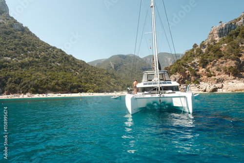 Fototapeta Naklejka Na Ścianę i Meble -  yacht in the sea