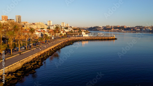 Vista capturando a deslumbrante paisagem do Porto e de Matosinhos, onde o Rio Douro encontra o Oceano Atlântico. A cena apresenta as areias douradas da praia de Matosinhos,  photo