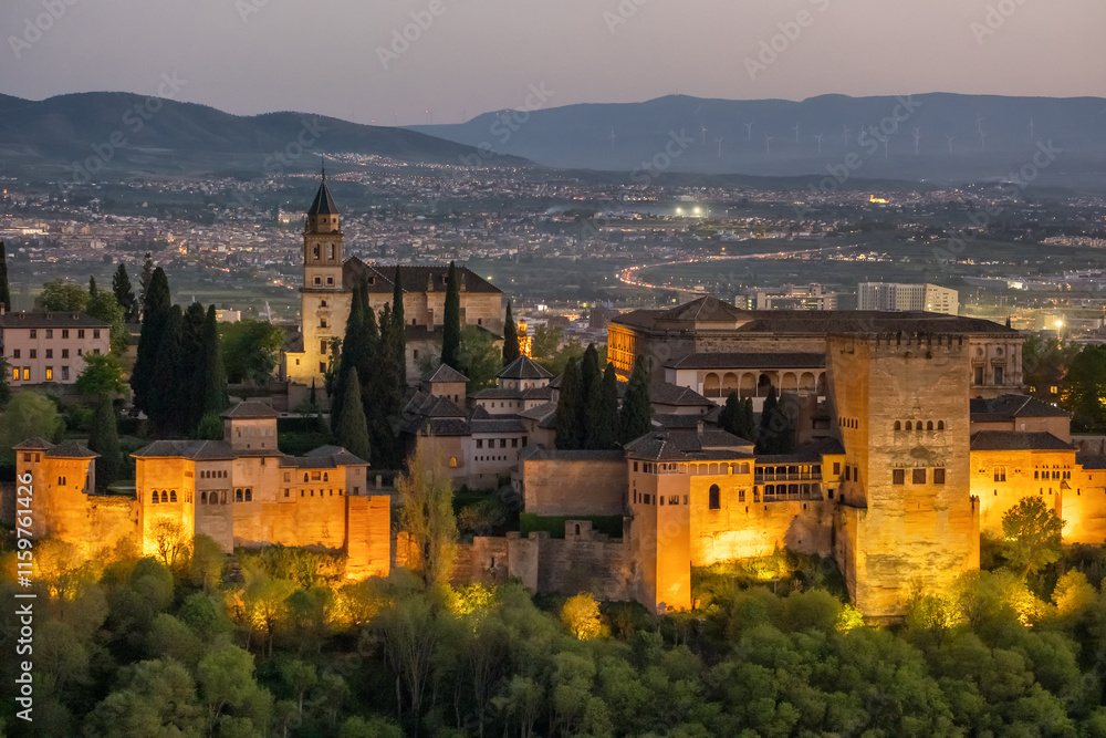 Fototapeta premium Historic Alhambra palace at night in Granada, Andalusia, Spain