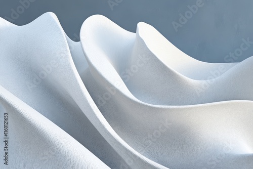 白い布が波のようにうねる様子が美しく表現されたテクスチャーの作品