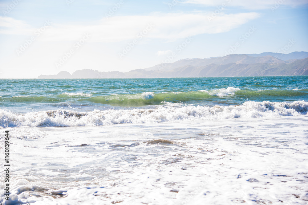 Fototapeta premium Relaxing Waves at Baker Beach in San Francisco