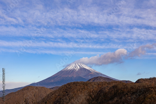 富士山と並ぶ雲