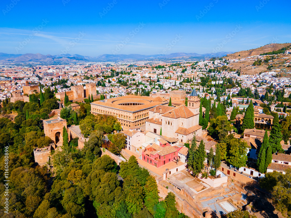 Obraz premium The Alhambra aerial panoramic view in Granada, Spain