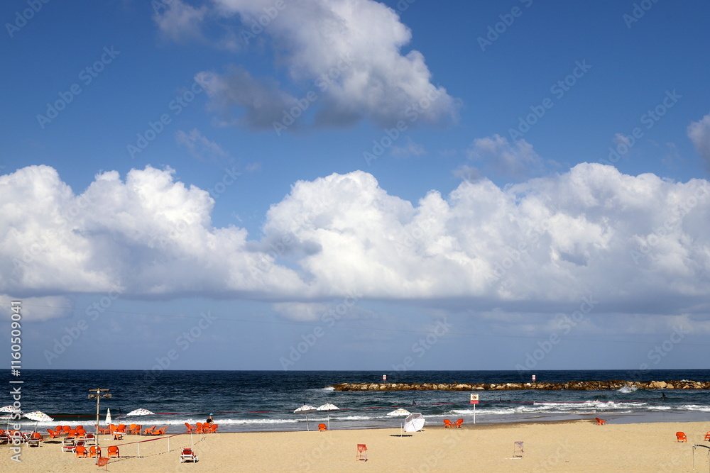 Obraz premium white clouds are floating across the sky