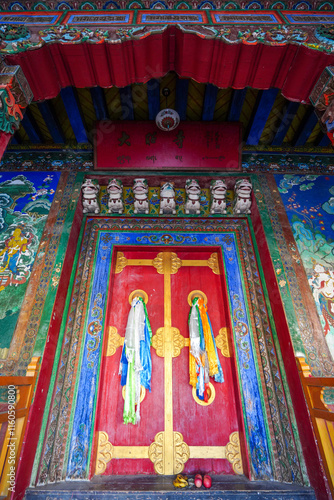 Obraz na płótnie The gate of Jokhang in the Tibetan Scenic Area of China Ethnic Museum w salonie