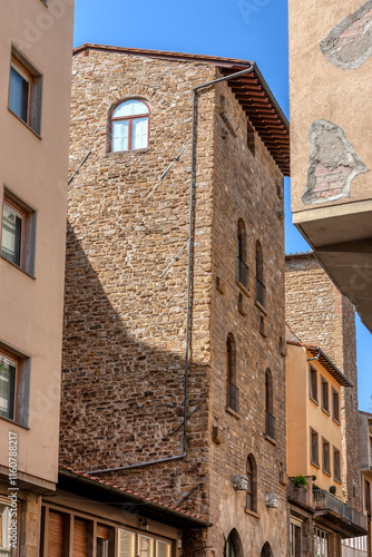 Obraz na płótnie The charming streets of Florence, the unique stone buildings and architectural details under the bright blue sky, capturing the essence of Tuscany. w salonie