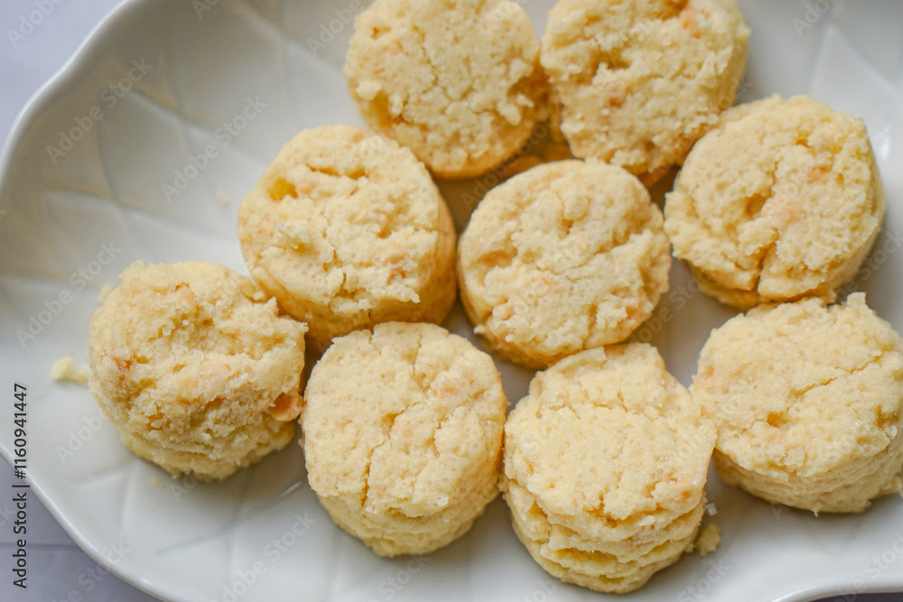 Almond Sugee Cookies are rich, buttery, with a nutty almond flavor, a popular kuih during Hari Raya Almond Sugee Cookies are rich, buttery, with a nutty almond flavor, a popular kuih during Hari Raya