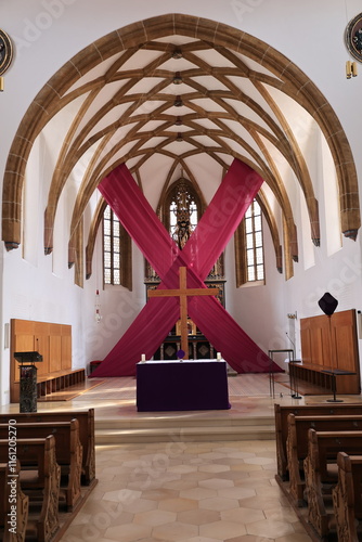 Blick in eine Historische Kirche zur Osterzeit im Zetrum von Neumarkt in der Oberpfalz in Bayern photo