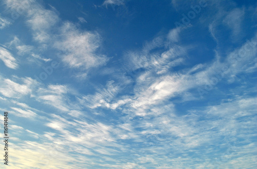 Obraz na płótnie blue sky with clouds w salonie