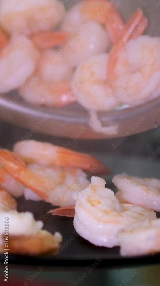 pour the shrimp onto a plate Freshly steamed dimsum is ready to be served pour the shrimp onto a plate Freshly steamed dimsum is ready to be served