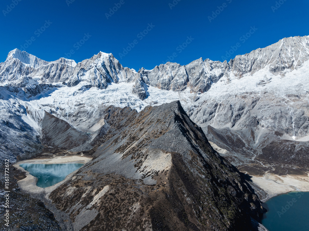 Obraz premium Aerial view of beautiful snow capped mountain and lake landscape in Tibet, China