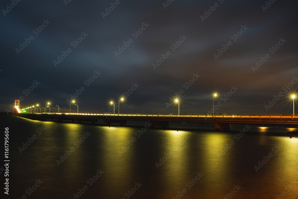 Naklejka premium A bridge at evening