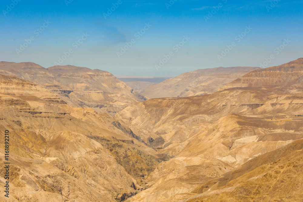 Fototapeta premium Paisaje amplio del valle de Camarones en el Desierto de Atacama