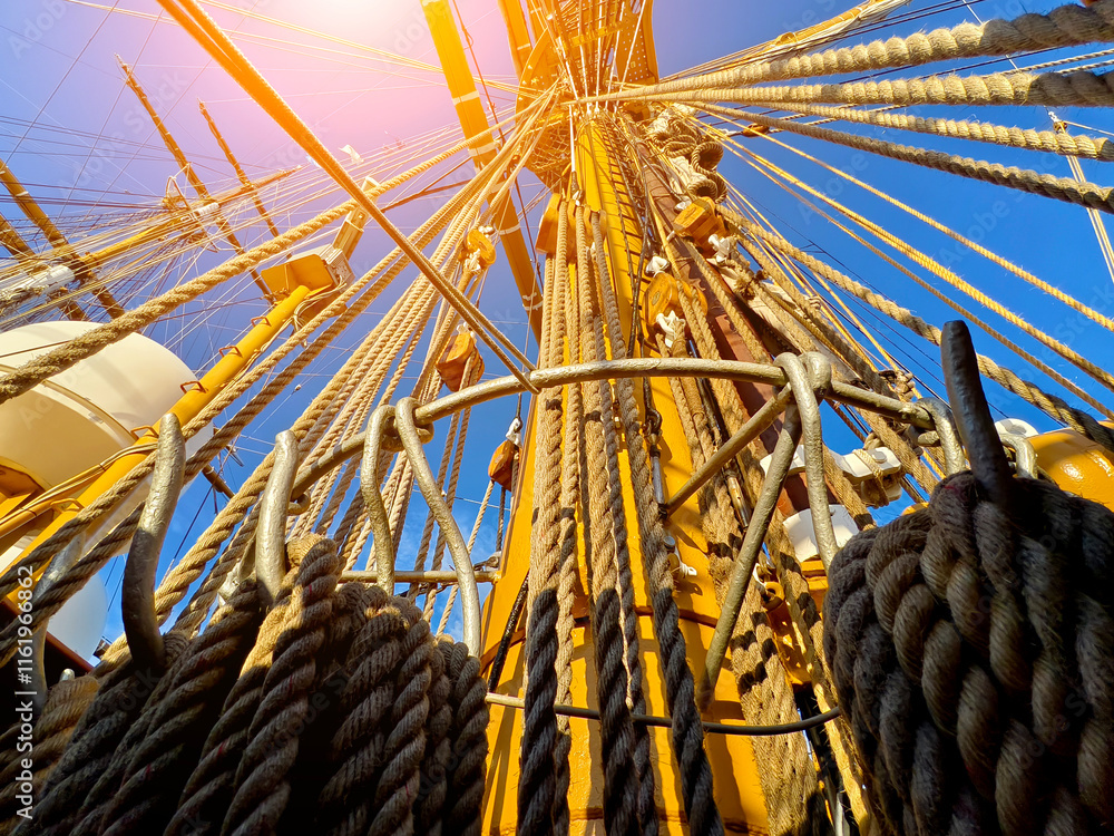 Obraz premium Ropes stretched across the masts of an old ship
