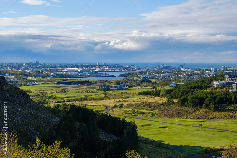 Obraz premium A landscape with a city and a body of water
