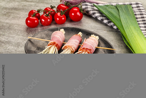 Raw roll with enoki and bacon photo