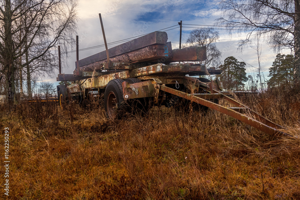 Fototapeta premium old log trailer