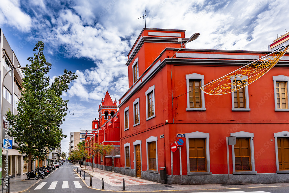 Obraz premium Red Church of Parroquia de Santa Maria del Pino side view, Las Palmas Gran Canaria Spain