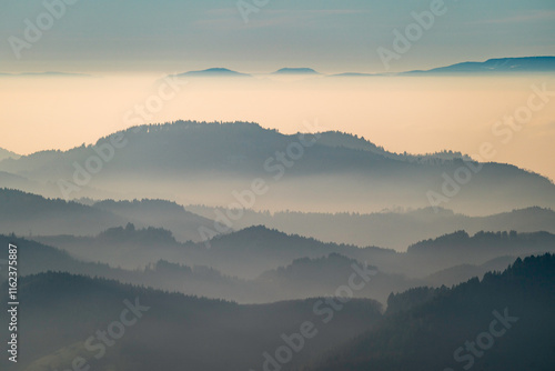 Aussicht über den Nordwarzwald beim Lotharpfad bei Inversion 