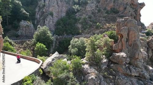 Vue aérienne professionnel panoramique au drone des Calanques de Piana, falaises en bord de mer méditerranée, Corse, France