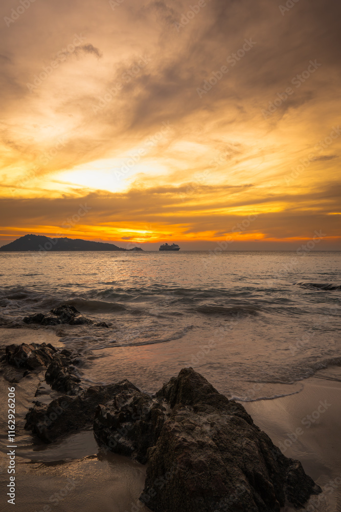 Obraz premium sunset on the beach