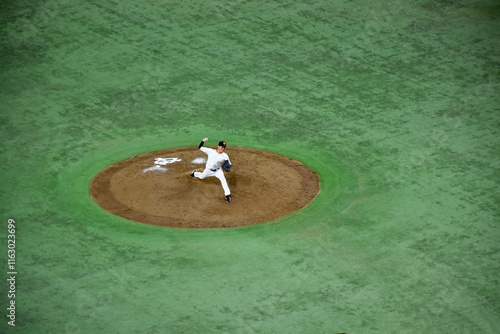 Konstfotografi Baseball players in action on a mound, surrounded by green turf, showcasing the intensity and skill of the game
