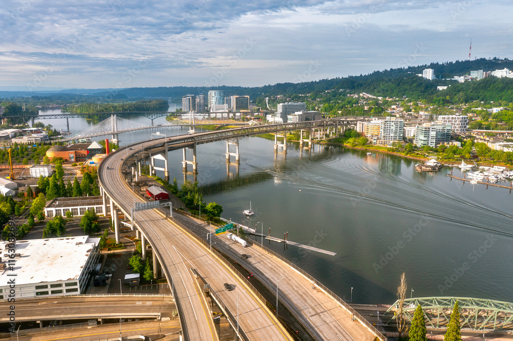 Obraz premium Various day and sunset drone scene of Portland Oregon, Willamette river and downtown, Aerial drone footage